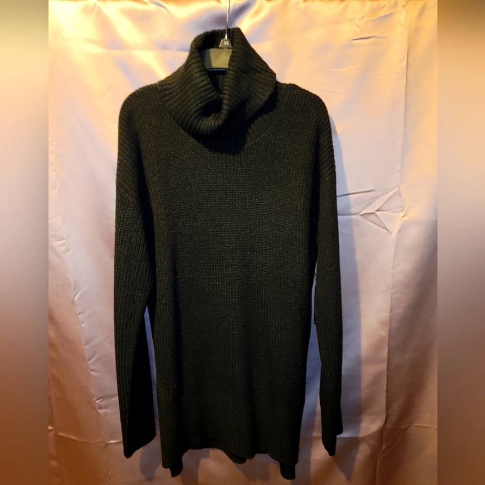Winter Sale Karl Lagerfeld Black Long Sleeve Sweater. Size XS